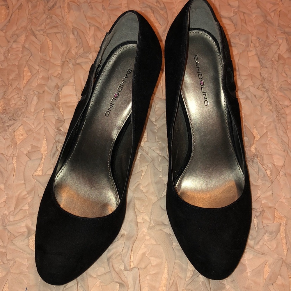 Black Pumps
